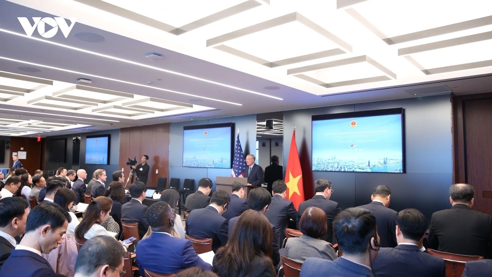 Vietnam pledges strong incentives for investors at International Financial Centre