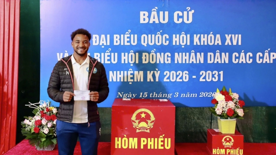 Naturalized striker Xuan Son votes for first time as Vietnamese citizen