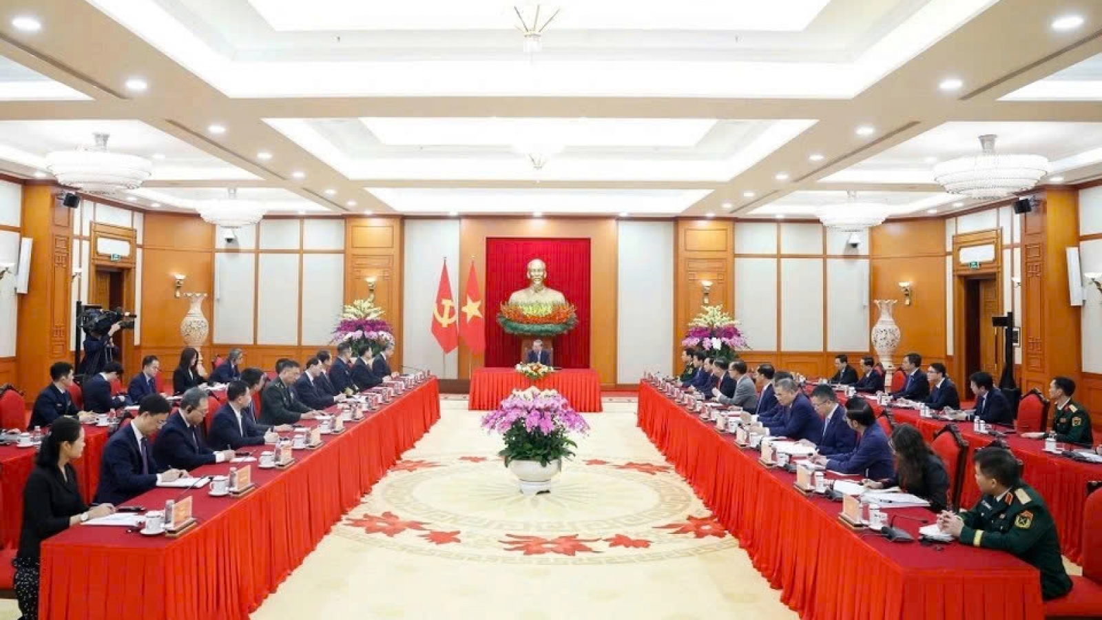 Party chief proposes strategic cooperation directions with China in new phase