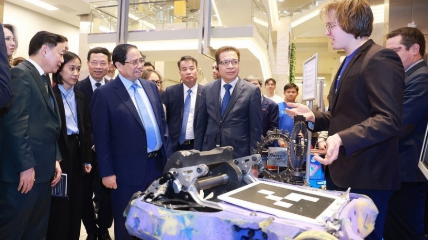PM Pham Minh Chinh visits MISIS university in Moscow