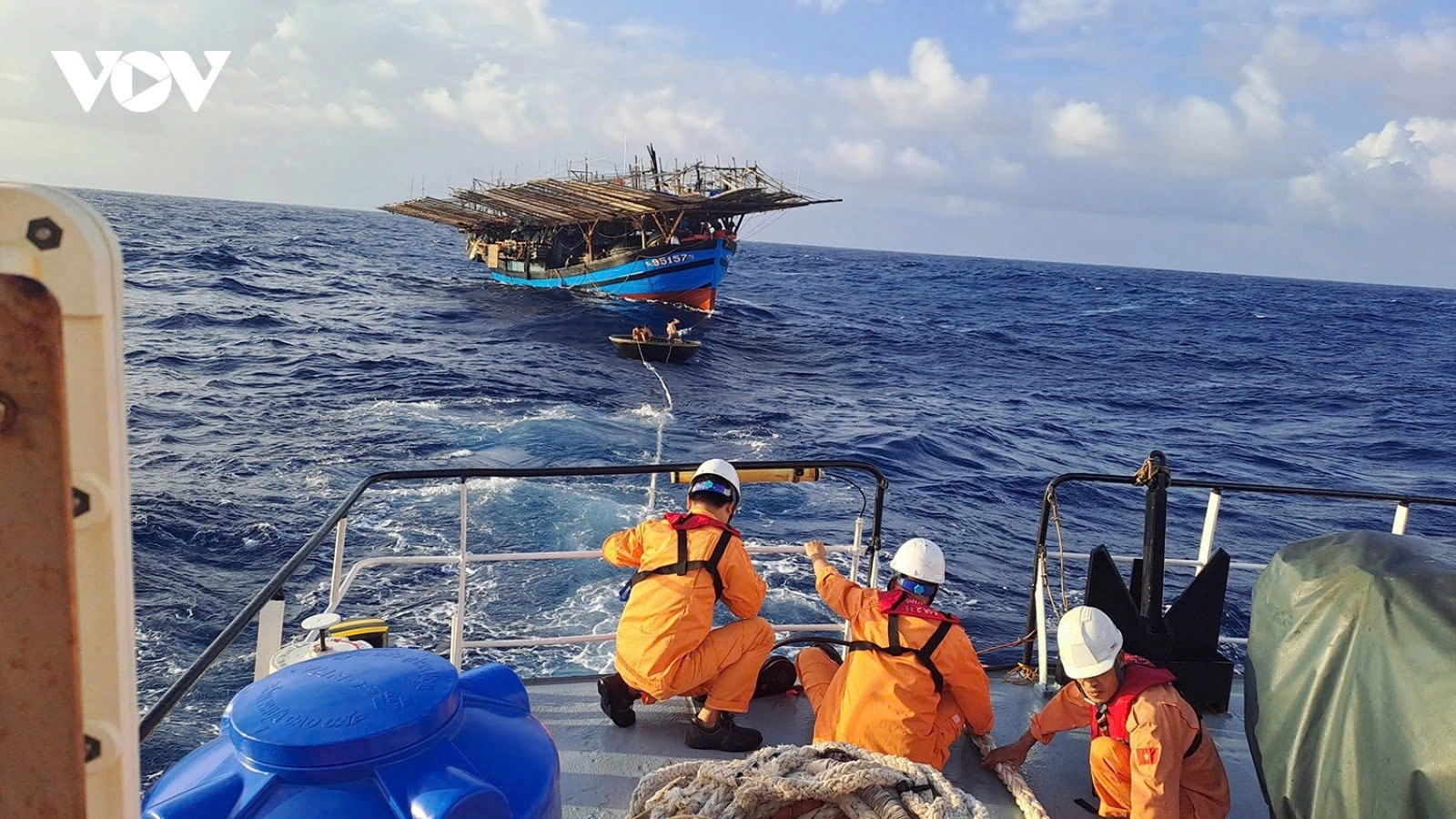 34 fishermen rescued from drifting vessel off Khanh Hoa coast