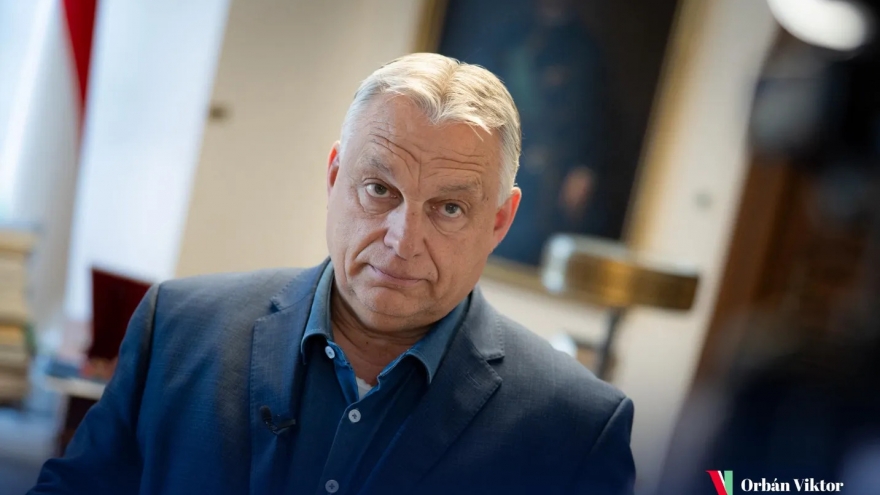 Hungary sẽ tạm dừng vận chuyển hàng hóa thiết yếu sang Ukraine