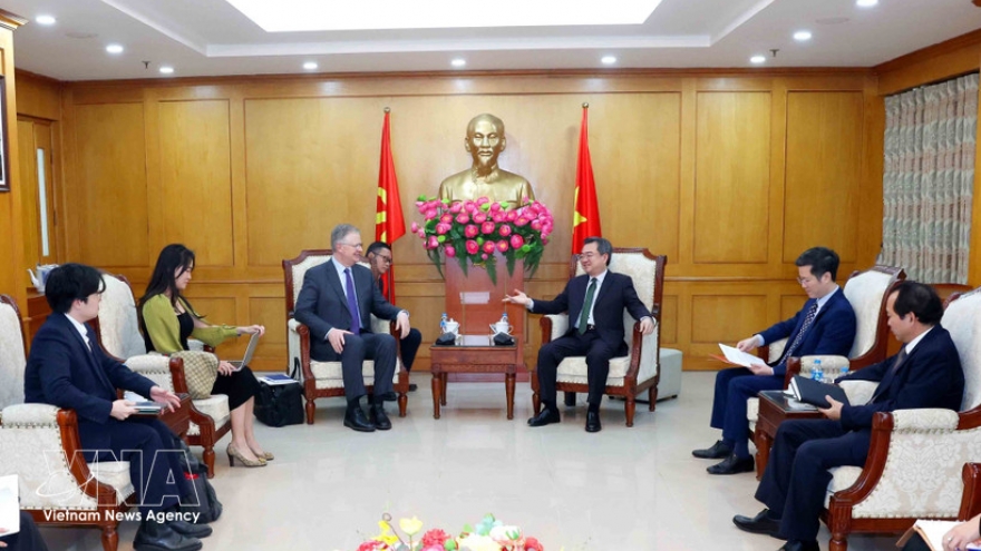 Vietnamese Party official hosts leader of US-based The Asia Group