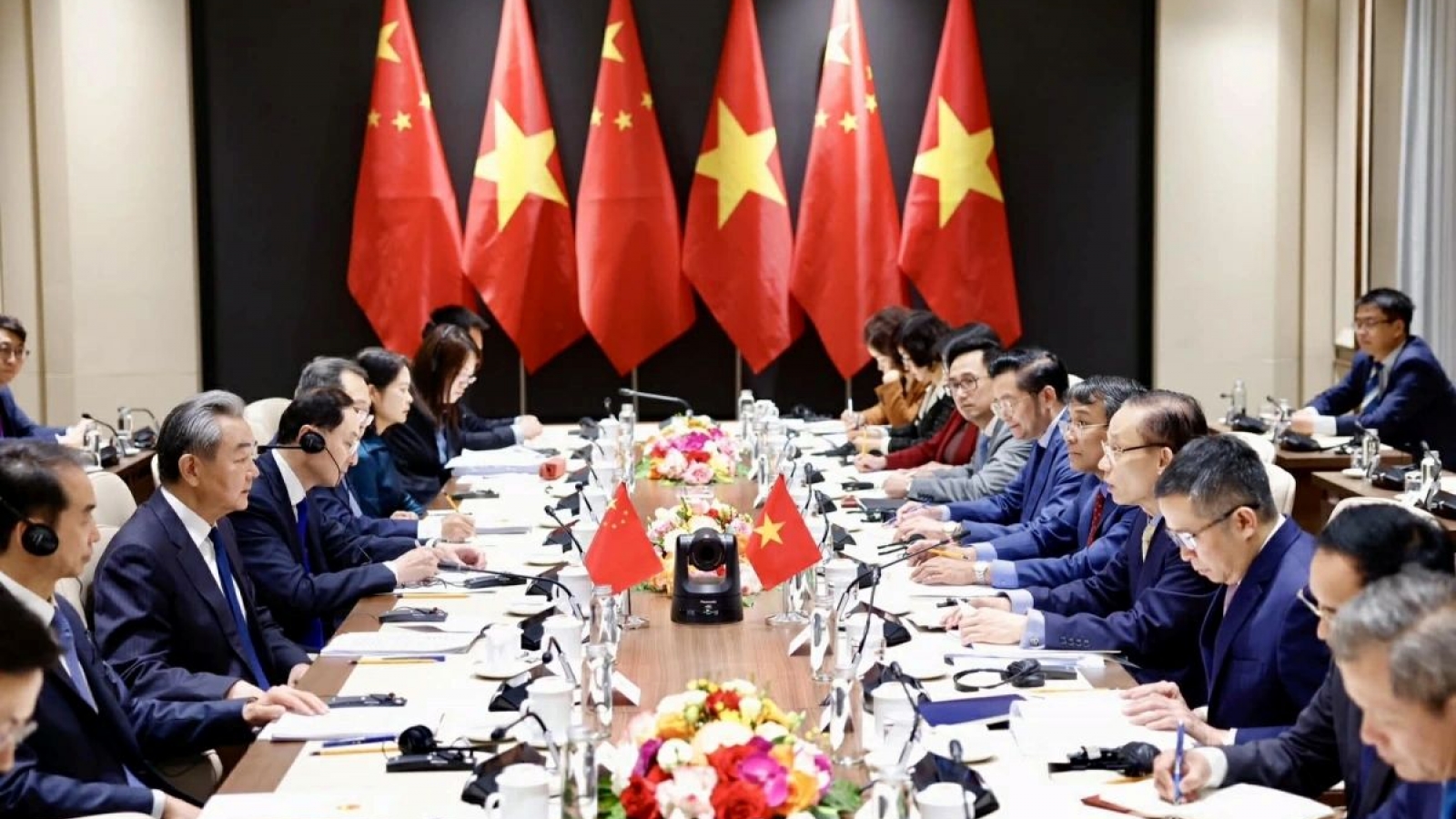 Vietnam and China strengthen strategic trust, deepen practical cooperation