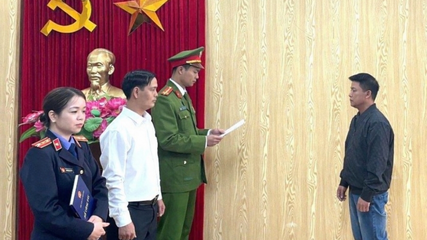 Khởi tố đối tượng sản xuất giấm ăn giả với số lượng lớn tại Ninh Bình