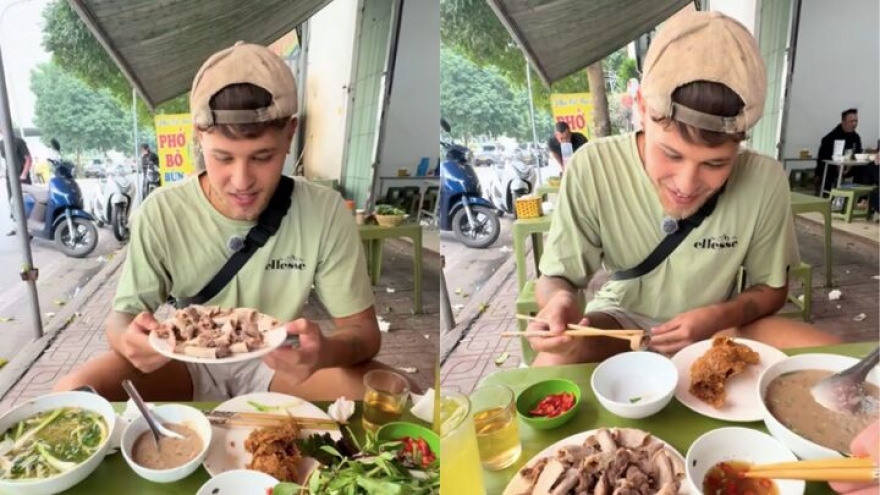 Anh Tây ăn sáng với lòng lợn và rượu táo mèo, khen "ngon nhức nách"