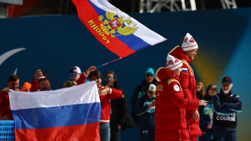 Các VĐV thể thao Nga "gây sốt" khi được thi đấu trở lại ở giải quốc tế