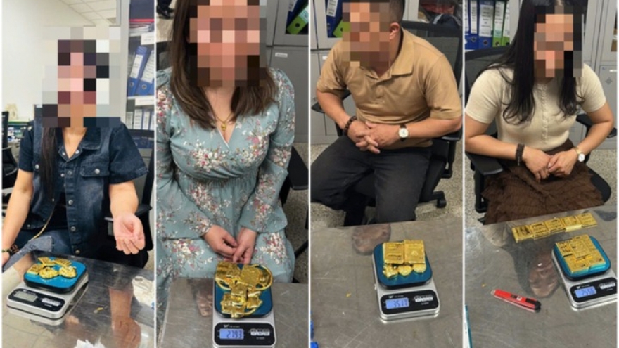 Giấu hơn 12kg nghi là vàng trong đồ lót, 4 hành khách bị bắt ở Nội Bài