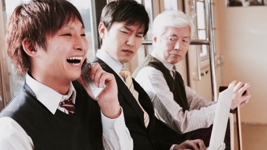 Tại sao người Nhật Bản không nói chuyện điện thoại trên tàu điện ngầm?