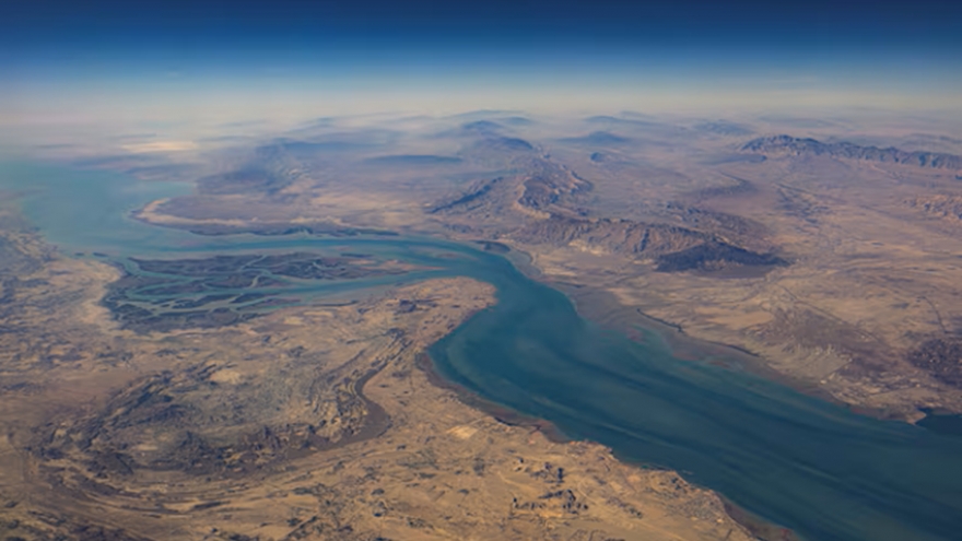 Iran mở “lối đi hạn chế” qua eo biển Hormuz: Tàu của những nước nào được đi qua?