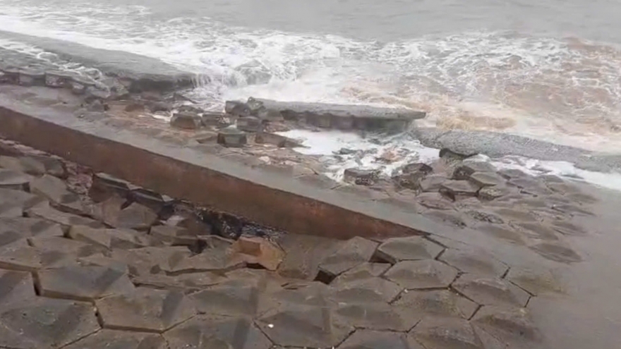 Bộ Nông nghiệp và Môi trường yêu cầu khẩn trương khắc phục sạt lở đê biển Hải Hậu