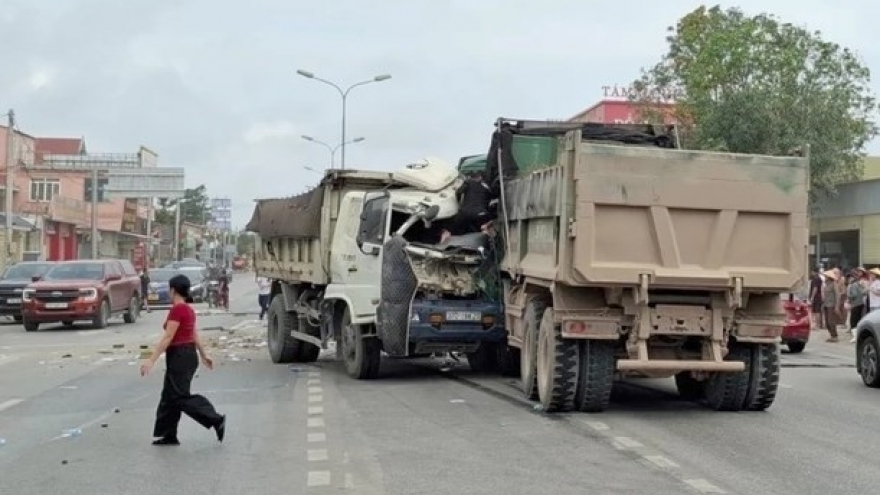 Tài xế tử vong do tai nạn liên hoàn trên Quốc lộ 1A ở Nghệ An