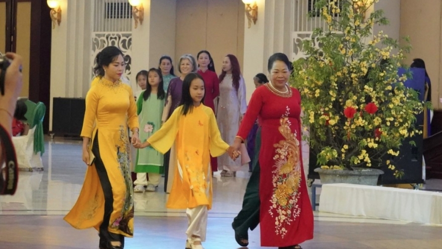 New club in Laos promotes Vietnam’s Ao Dai heritage