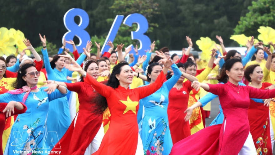 March shines with elegance of “Ao dai”