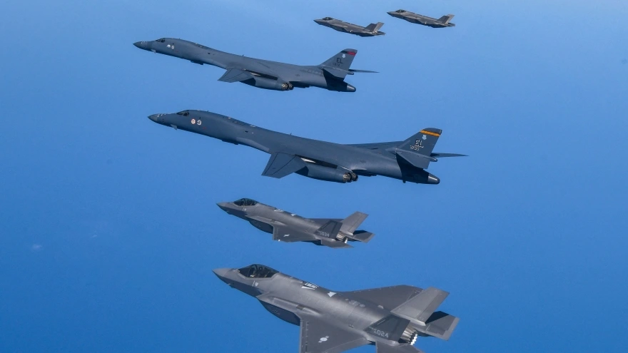 Toàn cảnh quốc tế sáng 13/3: Oanh tạc cơ Mỹ nạp bom phá boongke chuẩn bị hành động