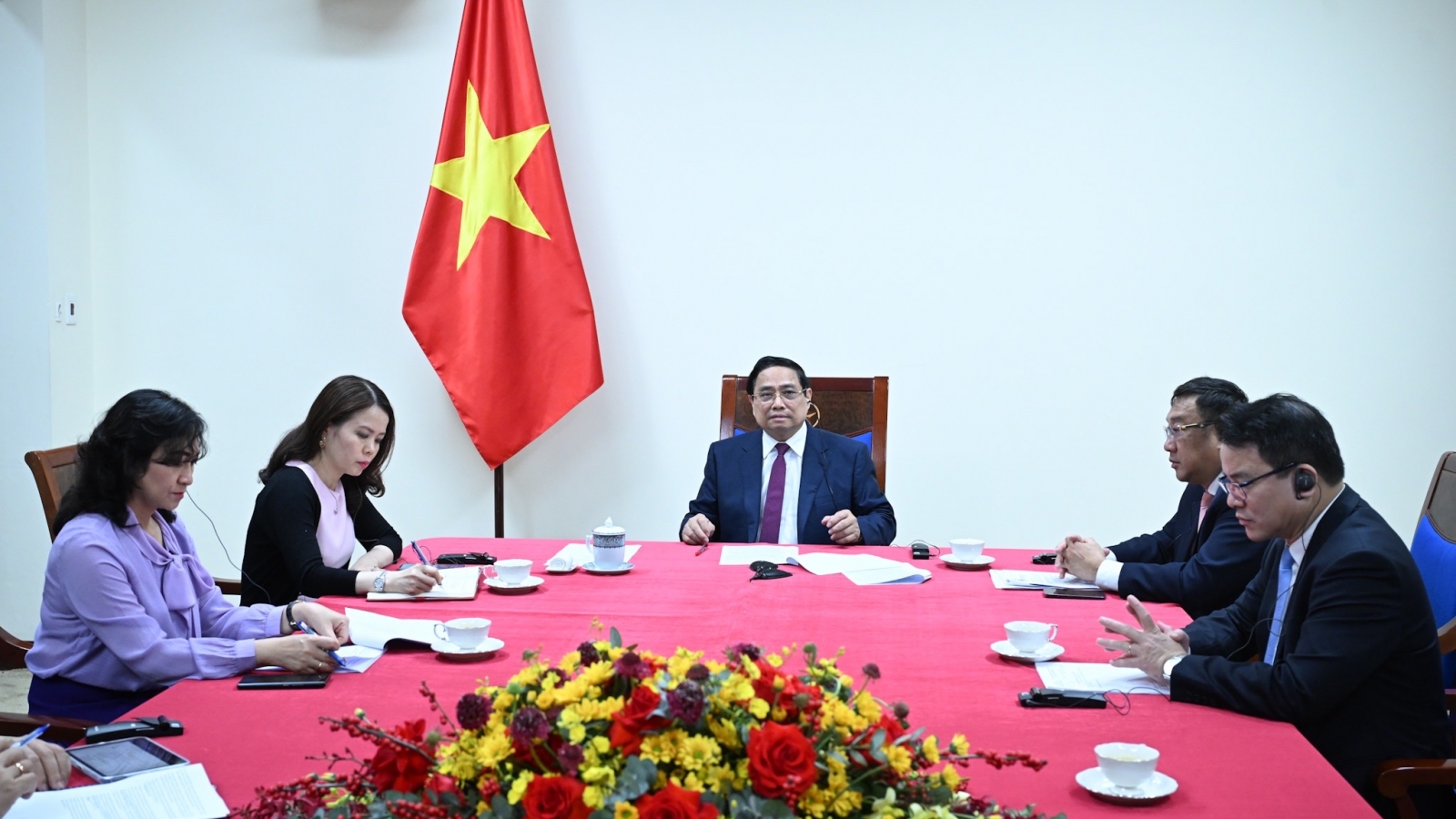 Thủ tướng Phạm Minh Chính điện đàm với Thủ tướng Algeria