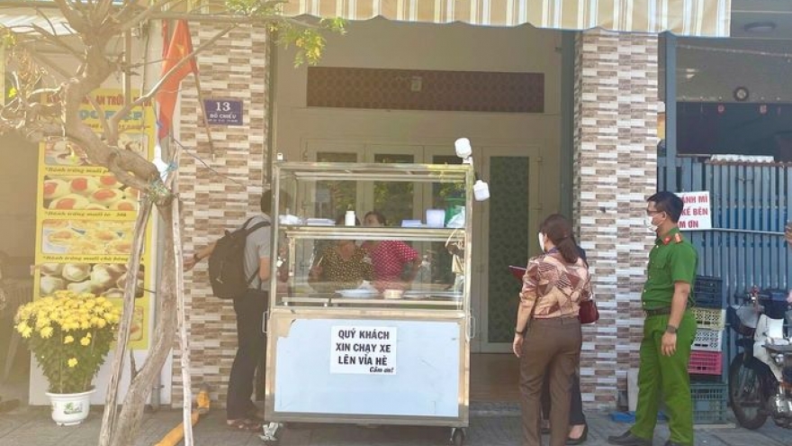 Dozens hospitalised after eating Bánh mì in Ho Chi Minh City