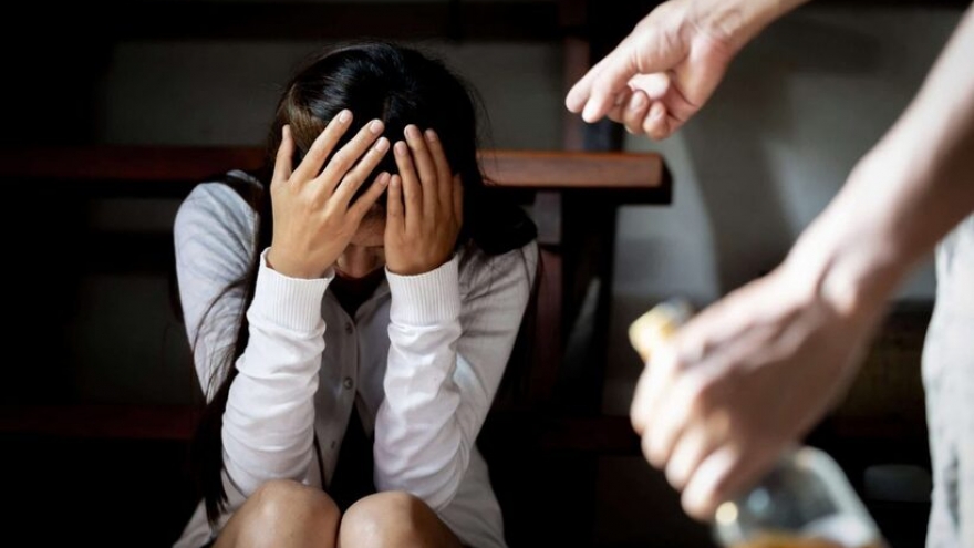 Chạy thoát khỏi gia đình bạo lực, tôi lạc vào cuộc hôn nhân đầy tổn thương