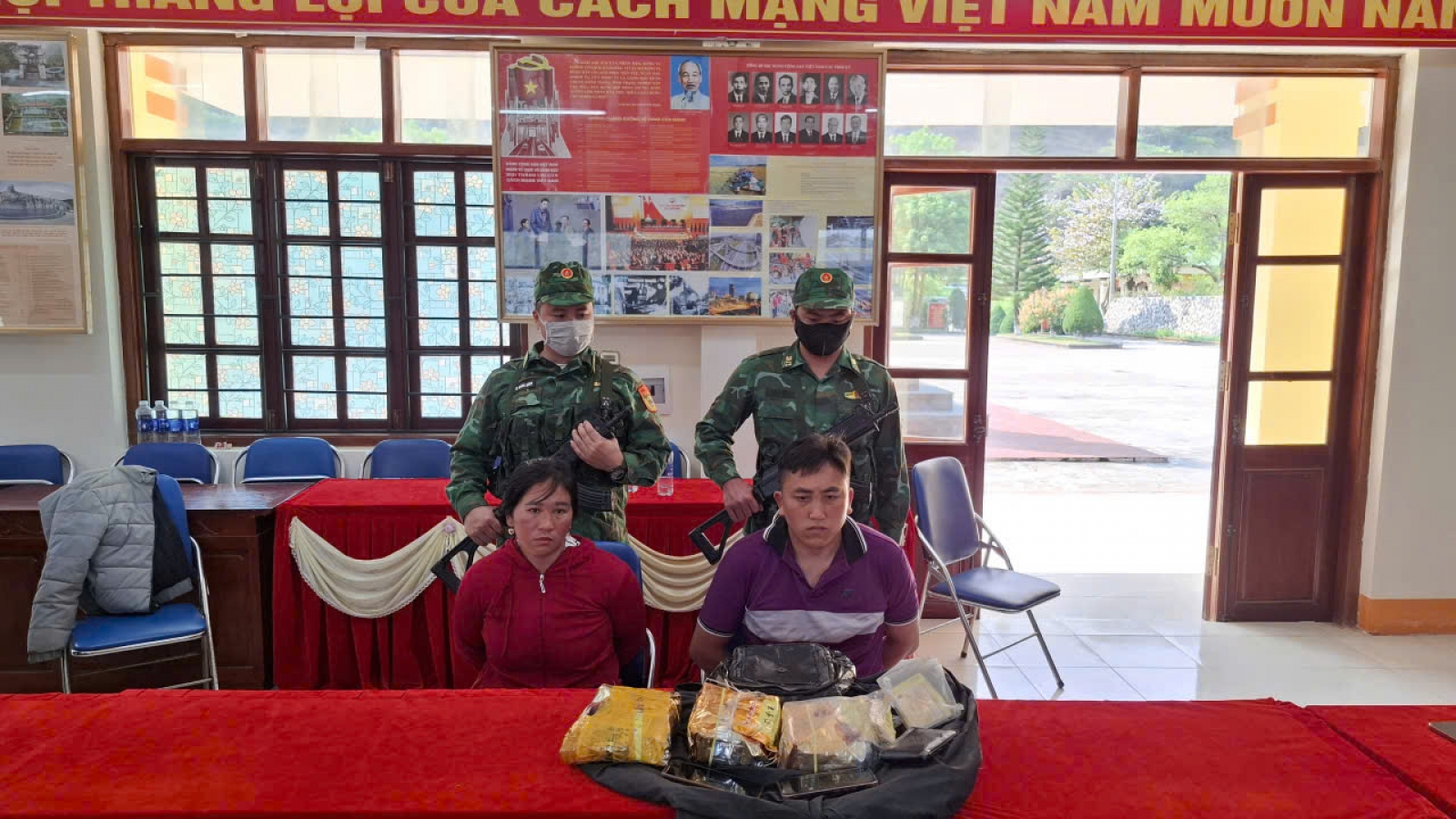 Biên phòng Lào Cai khởi tố vụ án vận chuyển gần 3kg ma túy tổng hợp