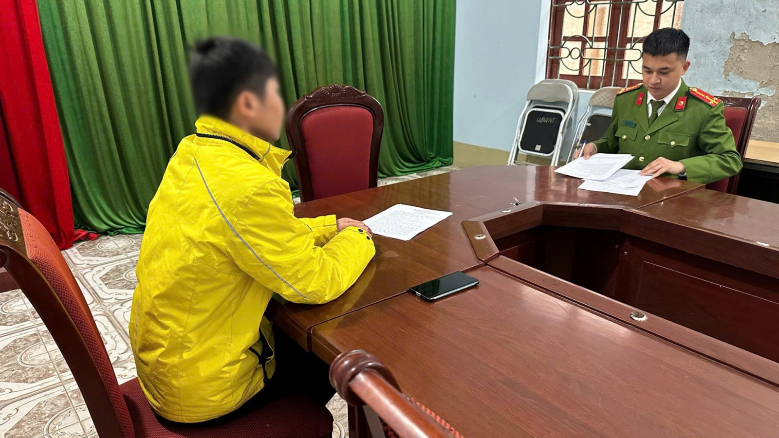 Xúc phạm công an trên mạng xã hội, người đàn ông bị xử lý