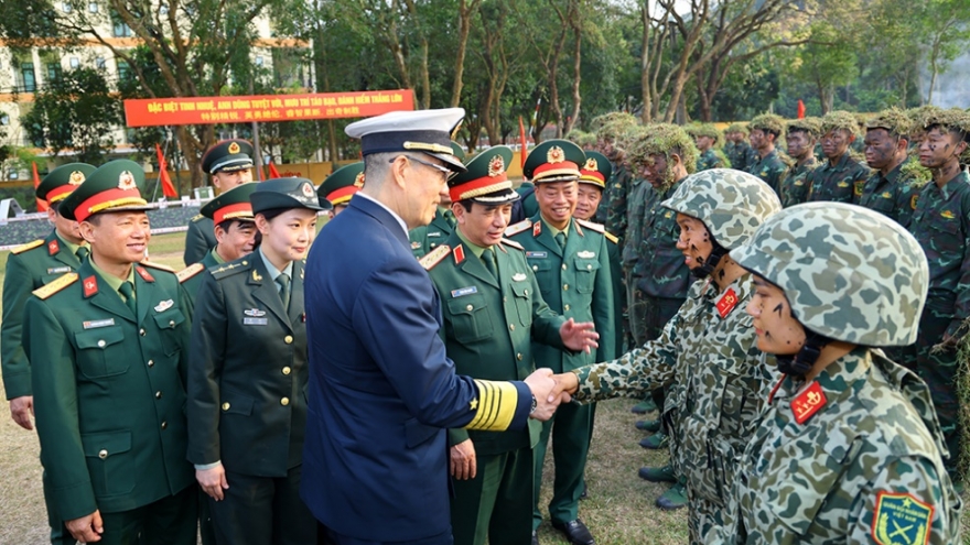 Bộ trưởng Quốc phòng Trung Quốc xem lính đặc công Việt Nam biểu diễn võ thuật