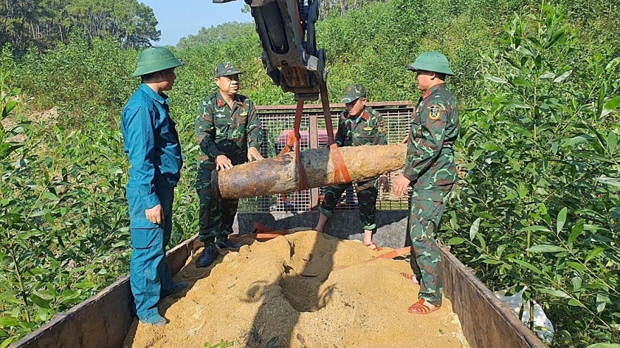 Tiêu hủy thành công quả bom nặng 350kg phát hiện dưới móng nhà dân