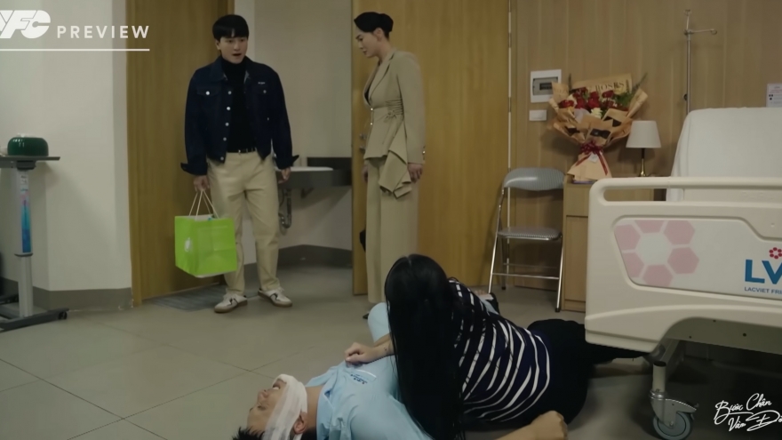 “Bước chân vào đời”: Thương lúng túng khi Quân chứng kiến cảnh ngã đè vào Lâm