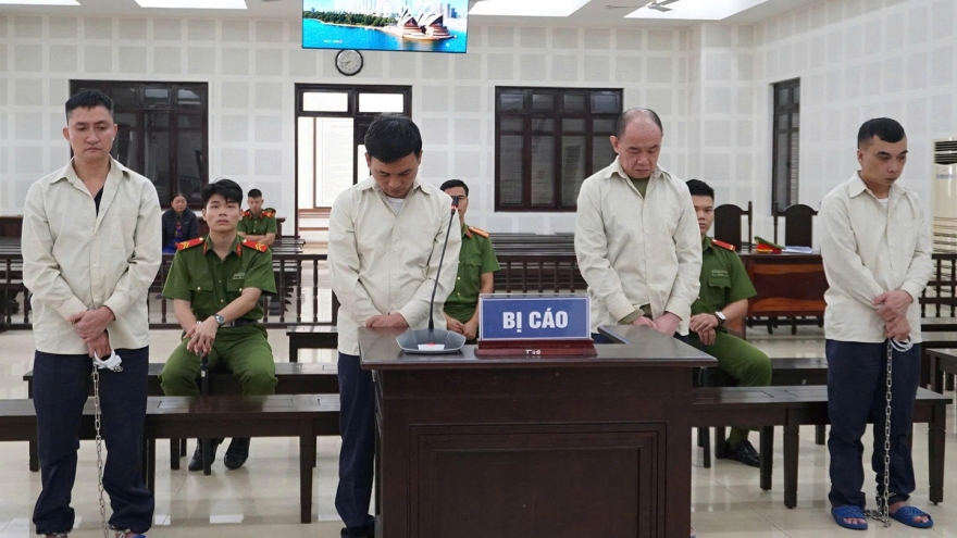 Lĩnh án tù vì đánh nhau từ mâu thuẫn trả tiền nhân viên rót bia