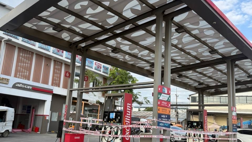 Chính phủ Campuchia cảnh báo sẽ đóng cửa những cây xăng găm hàng trục lợi