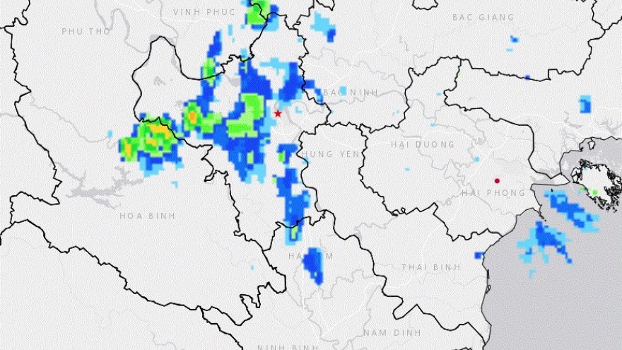 Cảnh báo dông, lốc, sét và mưa lớn cục bộ tại khu vực nội thành Hà Nội