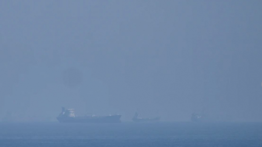 Iran tuyên bố tấn công 2 tàu đi qua eo biển Hormuz "bất hợp pháp"