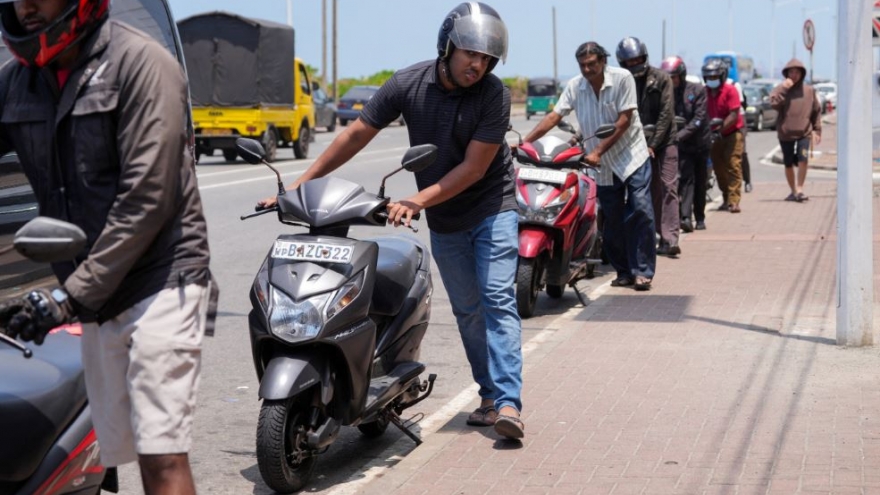 Sri Lanka tăng giá nhiên liệu thêm 25%