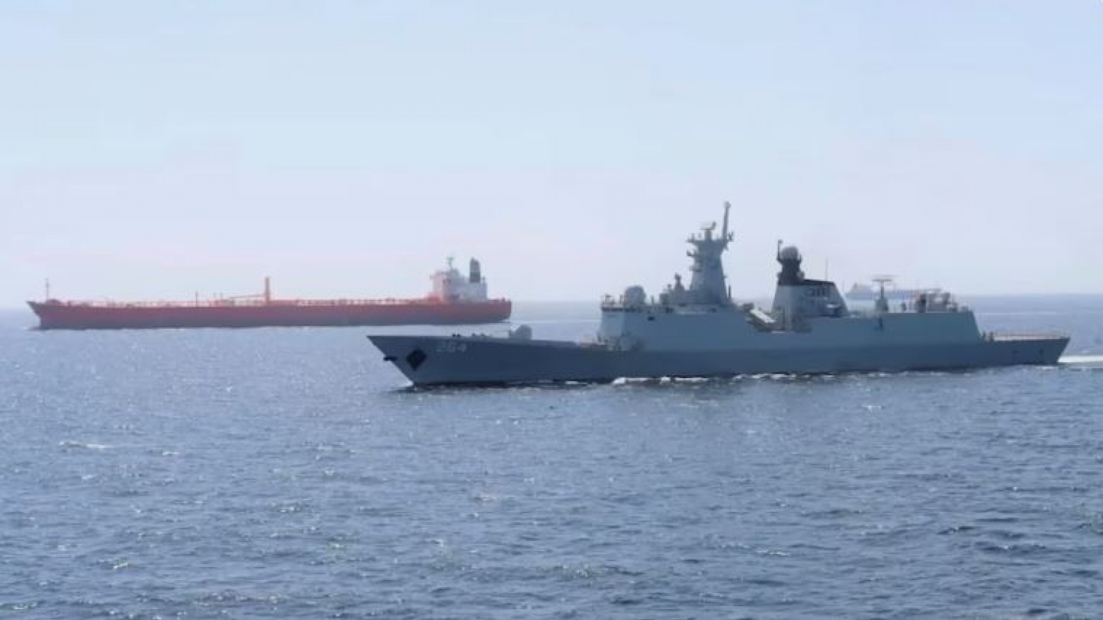 Iran mở lối eo biển Hormuz cho tàu Pakistan, phát tín hiệu hạ nhiệt căng thẳng