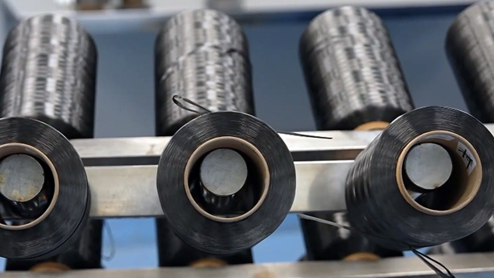 Trung Quốc ra mắt sợi carbon siêu bền nhỏ hơn 1/10 sợi tóc đầu tiên trên thế giới