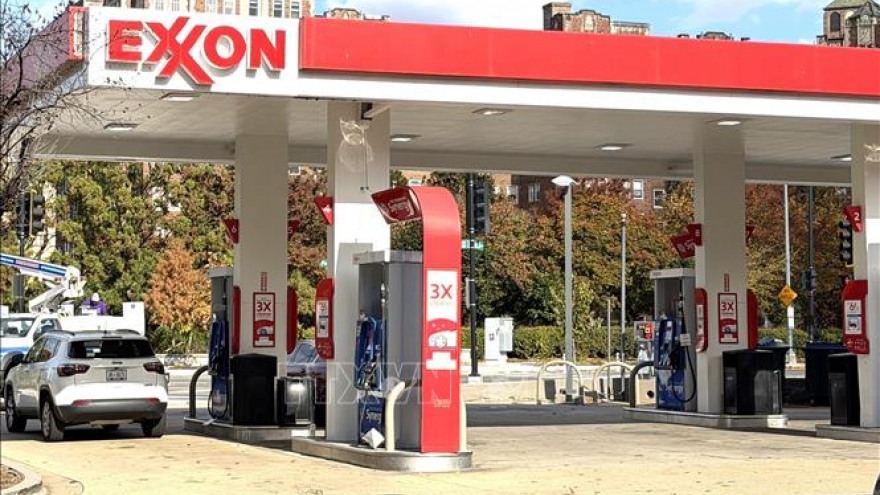 Giá dầu ở Mỹ ghi nhận mức tăng hàng tuần lớn nhất lịch sử do chiến sự Trung Đông