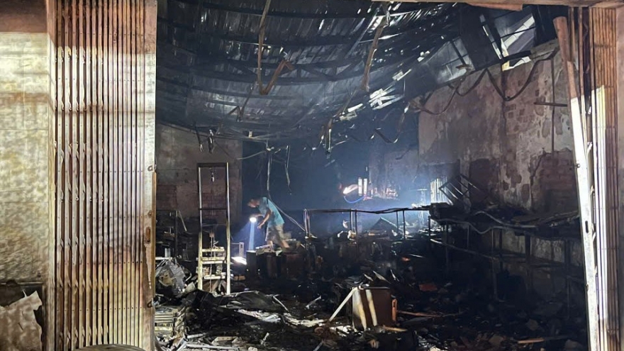 Cháy nhà 4 tầng giữa trung tâm Nha Trang