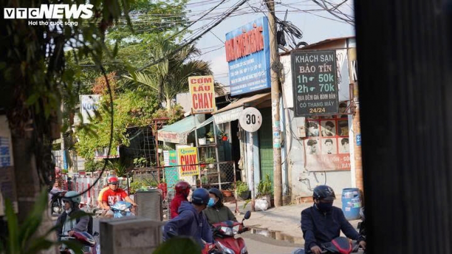 Nhân chứng kể giây phút lửa bùng lên ở quán lẩu chay khiến 2 mẹ con tử vong