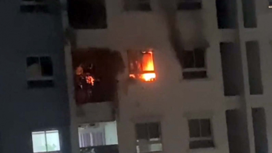 Cháy căn hộ tầng 9 chung cư Ecohome 1, kịp thời cứu 1 cụ già 90 tuổi