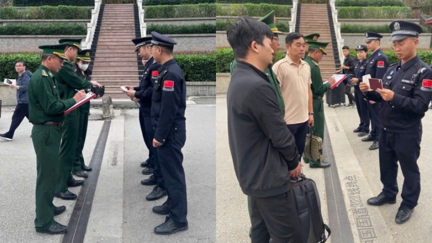 Vietnam hands over two internationally wanted fugitives at request of US, China