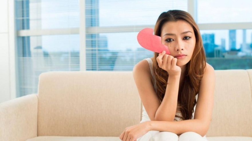 Chồng ngoại tình hết lần này đến lần khác, ly hôn rồi tôi vẫn nuôi hy vọng hàn gắn