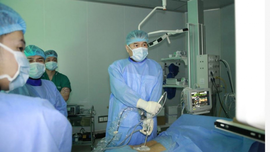 Ngồi nhiều, ít vận động, cô gái trẻ suýt liệt vì thoát vị đĩa đệm cổ