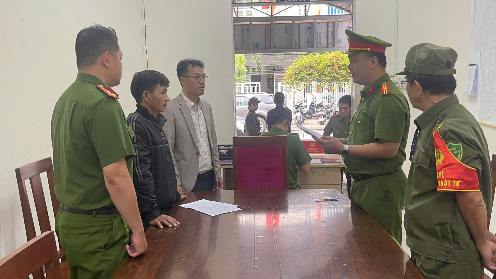 Bắt tạm giam đối tượng tự ý bán đất chung, chiếm đoạt hơn 1,4 tỷ đồng