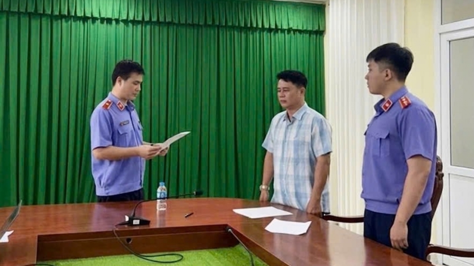 Liên quan vụ nữ sinh 14 tuổi tử vong, Vĩnh Long tước danh hiệu 2 cán bộ công an