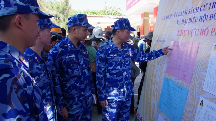 Cán bộ, chiến sĩ Vùng Cảnh sát biển 2 bầu cử sớm tại Đặc khu Trường Sa