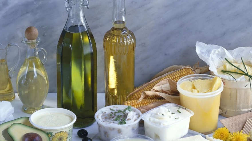 Vì sao trẻ nên được bổ sung cả mỡ động vật và dầu thực vật?