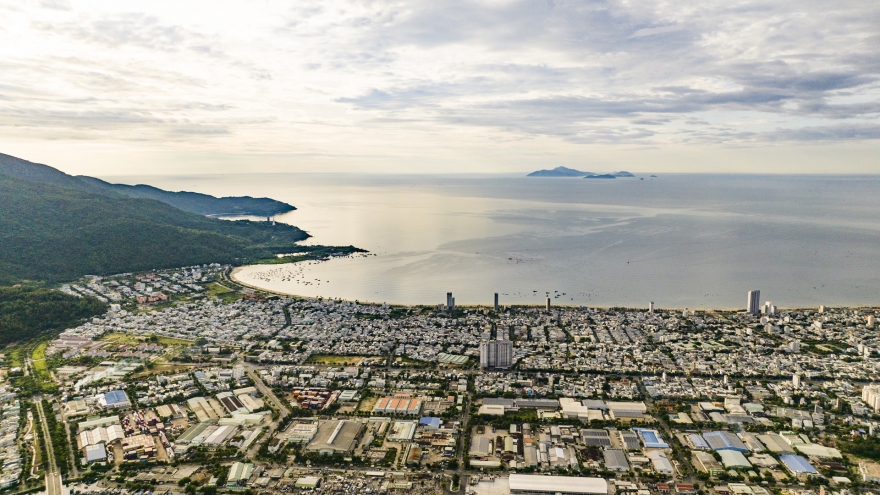 Từ tổ chức bộ máy đến đổi mới quản trị địa phương