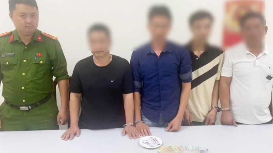 Đang chấp hành án treo vẫn tụ tập đánh bạc, 4 người bị bắt quả tang