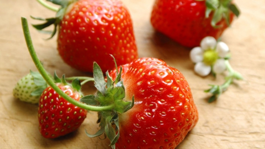 Việt Nam có thứ quả đỏ tươi đang vào mùa, ăn mỗi ngày khỏe mạnh lại trẻ lâu