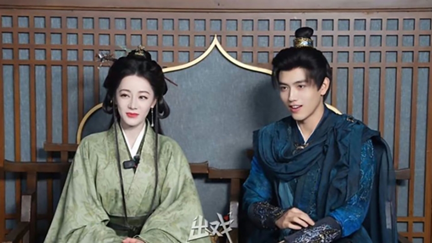 Địch Lệ Nhiệt Ba bị chỉ trích vì thiếu tự nhiên trong phim “Love Beyond the Grave”