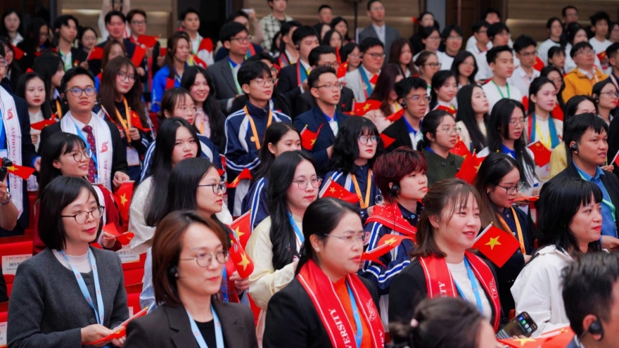 Diễn đàn “Thanh niên Trung Quốc - Việt Nam kế thừa nguồn gen đỏ”